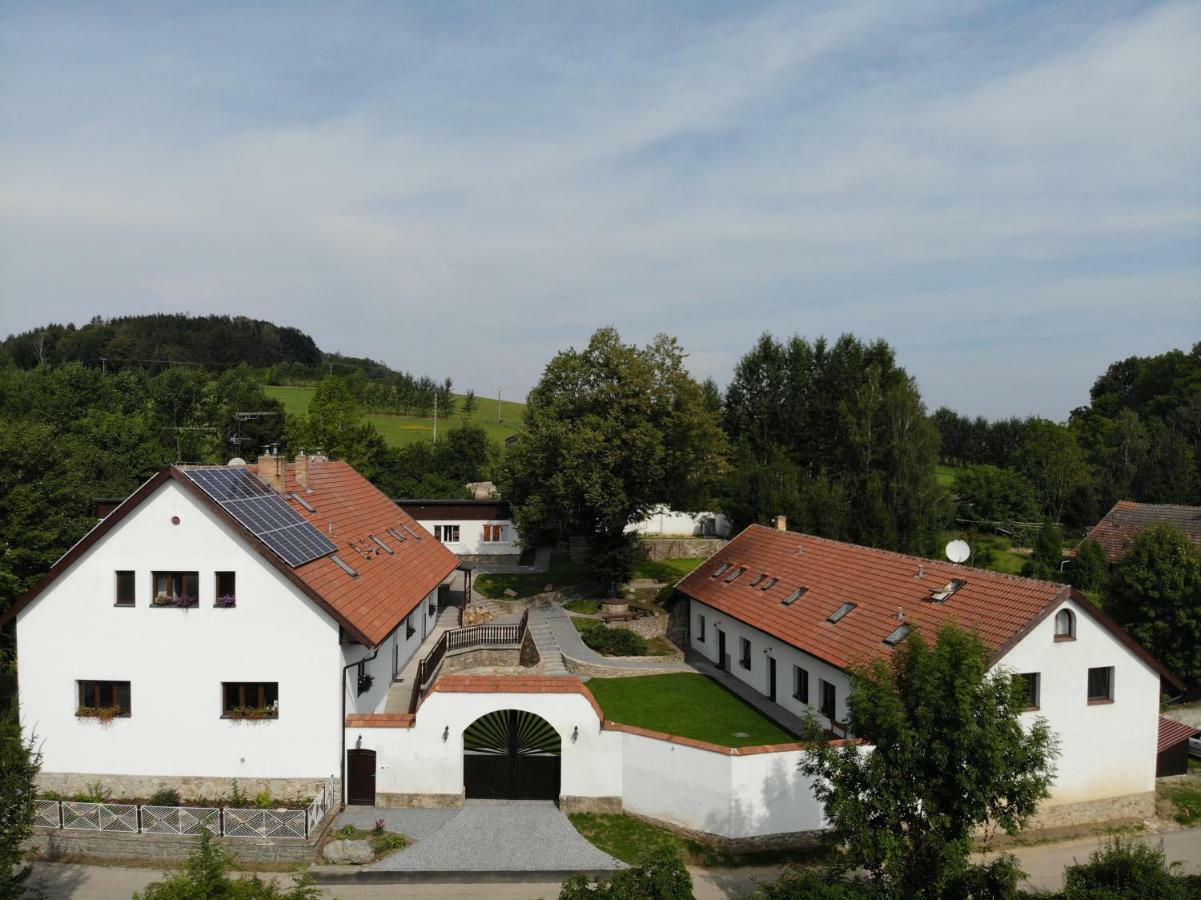 Hotel Statek Cesky Dvur Postupice Esterno foto