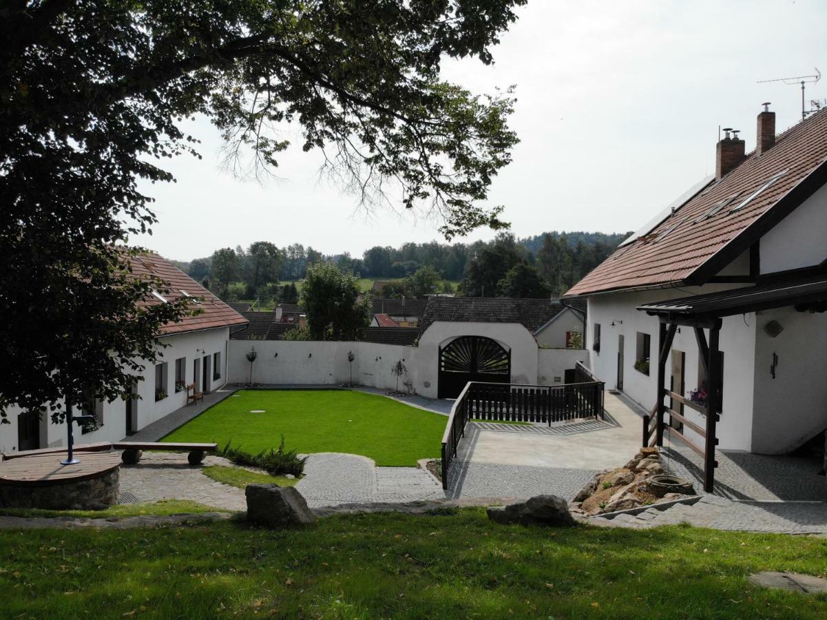 Hotel Statek Cesky Dvur Postupice Esterno foto