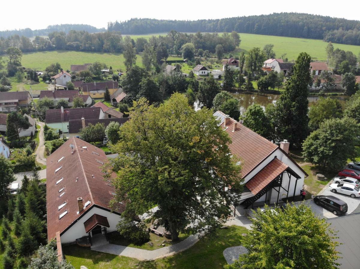 Hotel Statek Cesky Dvur Postupice Esterno foto
